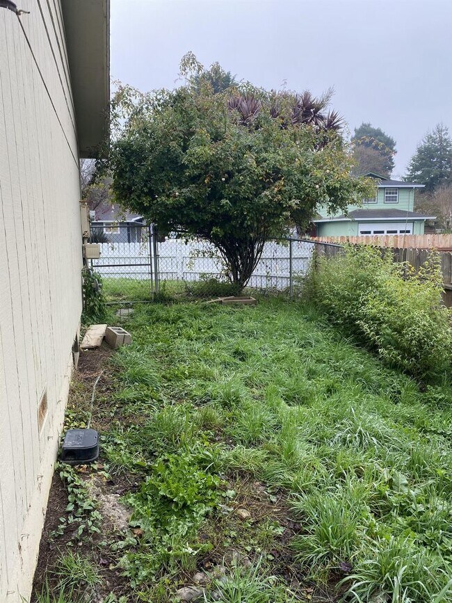 Building Photo - 1129 Stromberg Avenue