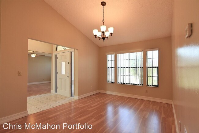 Building Photo - 4 br, 2 bath House - 487 Carrigan Ave