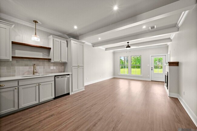 Foto del edificio - 8007 Arnold Rd