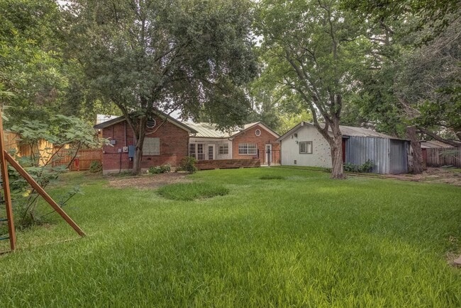 Building Photo - 9010 Carousel Ln