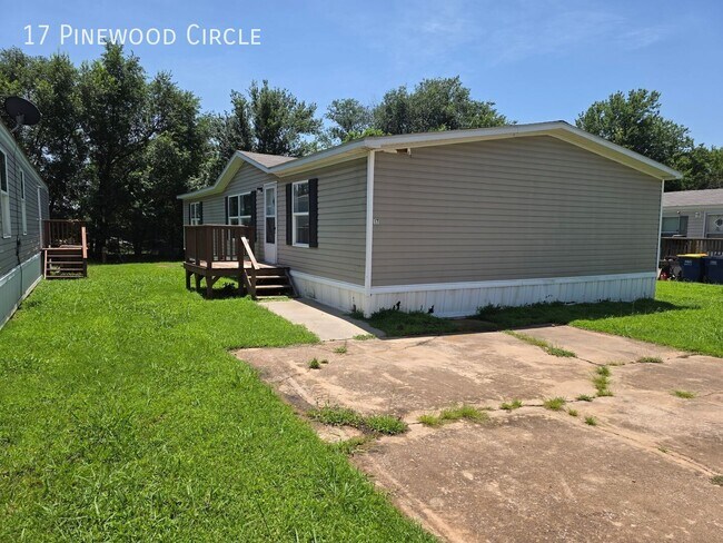 Building Photo - 17 Pinewood Cir