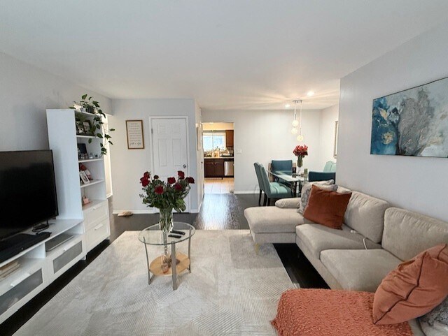 Foto del edificio - 9430 Bay Colony Dr