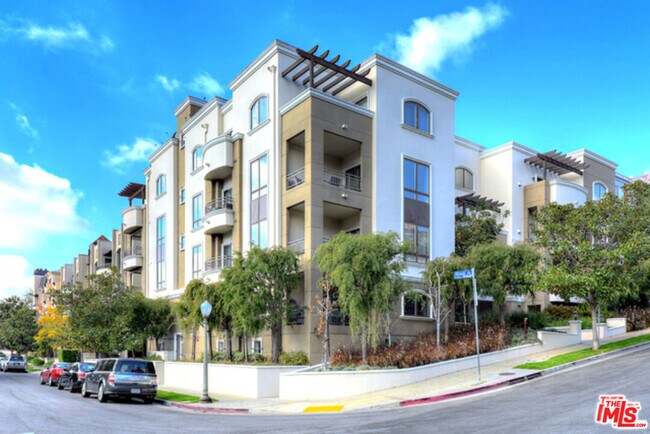 Foto del edificio - 2347 Fox Hills Dr