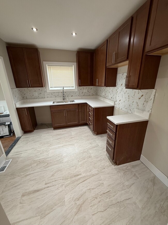 Building Photo - 10154 S Calumet Ave