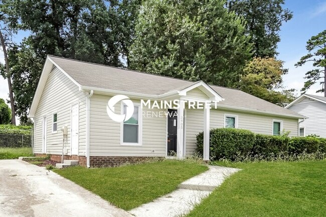 Foto del edificio - 3 Bedroom Pet-Friendly Home in GREENSBORO,...