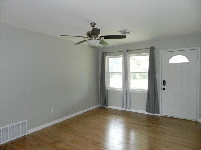 Foto del edificio - 6411 NW Compass Dr