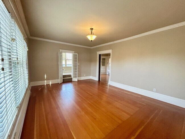 Foto del edificio - 2156 6th Ave W