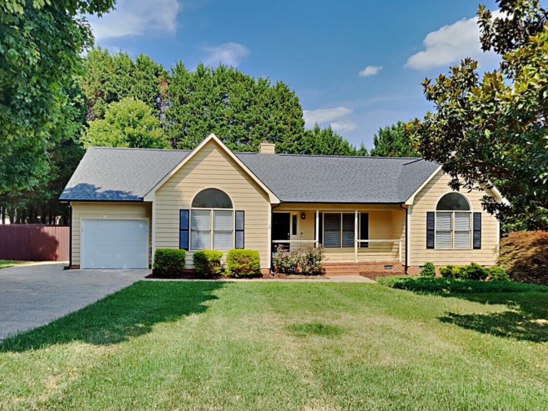 Primary Photo - 158 Creek Haven Dr