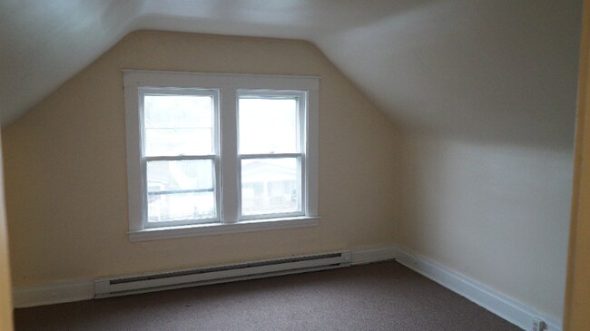 Building Photo - 1337 La Salle Ave
