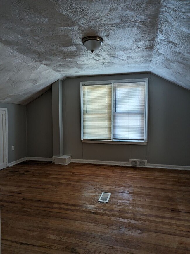 Foto del edificio - 18727 Grandville 3 BEDS & 1.5 BATH FOR RENT!