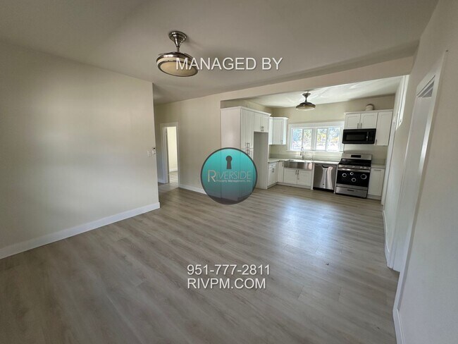 Foto del edificio - Beautifully Updated 2-Bed, 2-Bath Riverside Home on a Huge Lot!