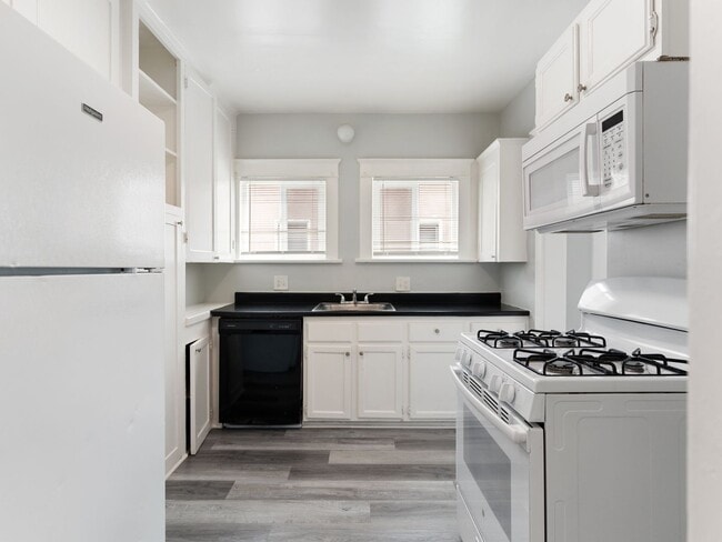 Building Photo - 736 Olive Ave