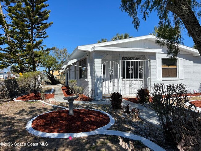 Building Photo - 360 Pomolo St