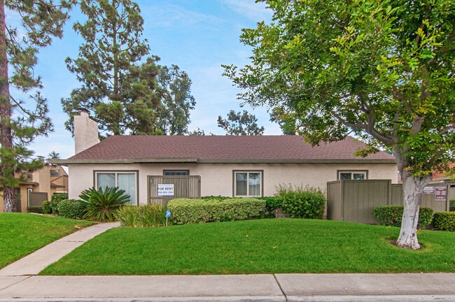 Building Photo - 3 Bedroom, 2 Bath 1374sf Detached condo in Mesa Village 92126.