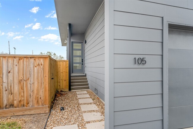 Building Photo - 105 Tolima Dove St