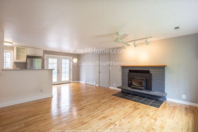 Foto del edificio - Charming Three Bedroom Awaits in West Linn!