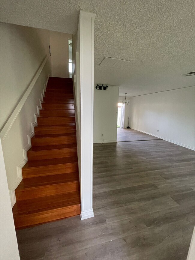 Foto del edificio - 17077 Roscoe Blvd