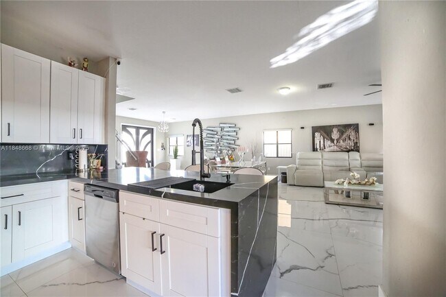 Foto del edificio - 23030 SW 114th Path