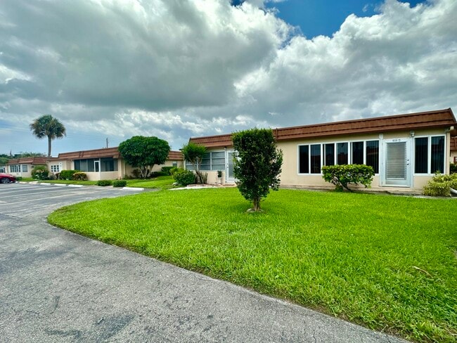 Building Photo - 301 Seville Dr