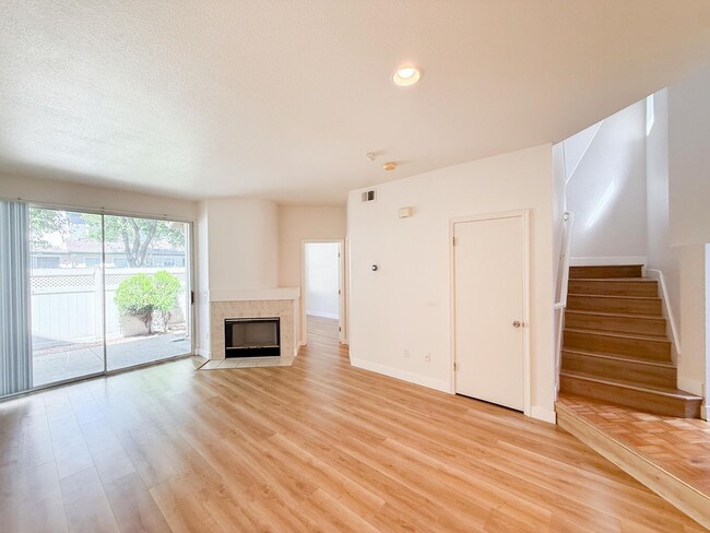 Building Photo - 2527 Baywood Way