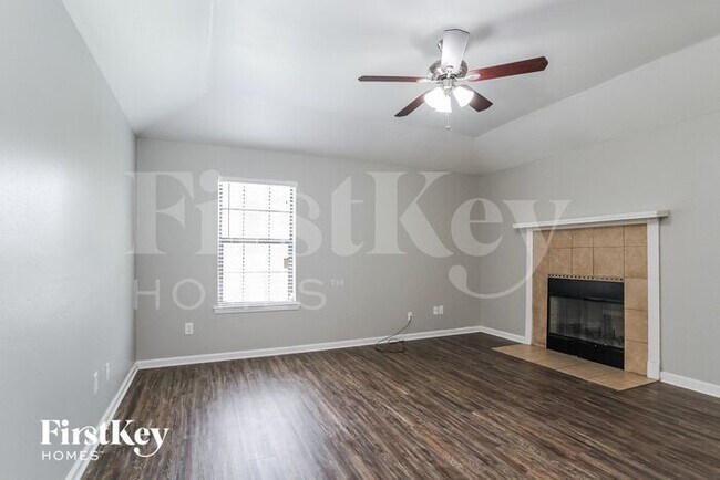 Foto del edificio - 15615 Fall Briar Dr