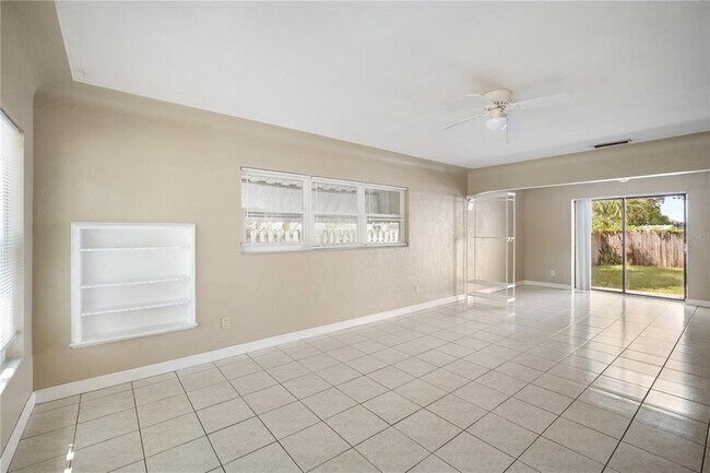 Foto del edificio - 545 12th Ave N