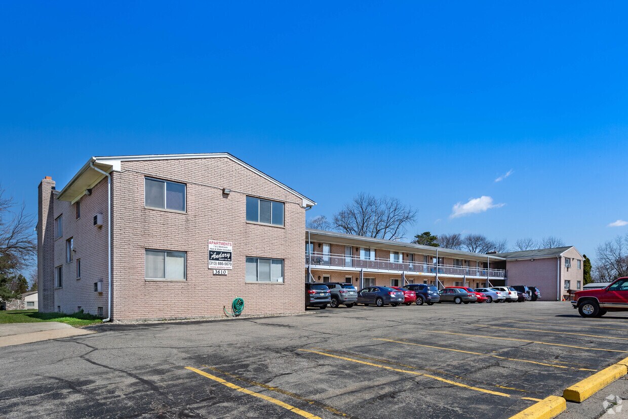 Primary Photo - 3610 W Walton Blvd