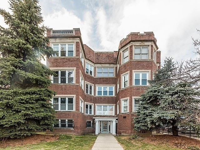 Building Photo - 4072 N Sheridan Rd