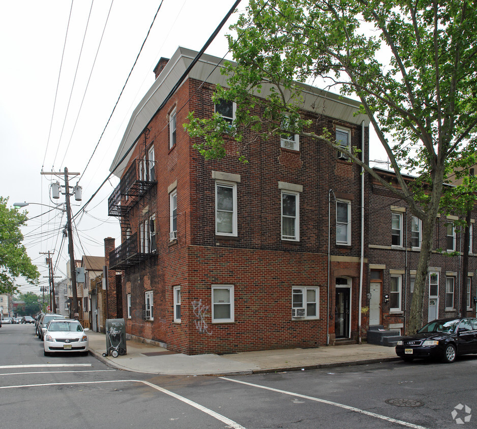 Primary Photo - 44 Madison St