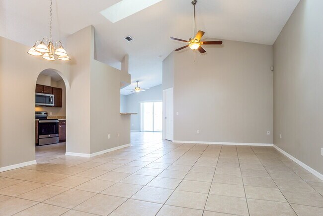 Foto del edificio - 142 Woodbury Pines Cir