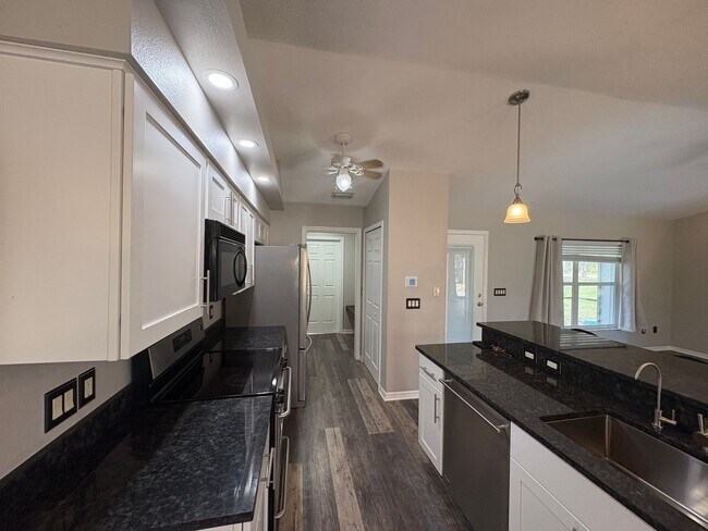 Building Photo - 500.00 off your first month's rent!