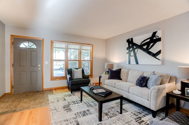 Foto del edificio - 821 Weeks Ave SE