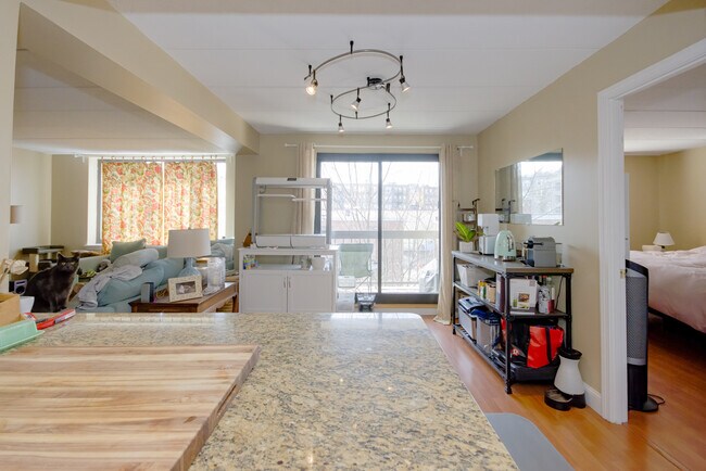 Foto del edificio - 85 Brainerd Rd