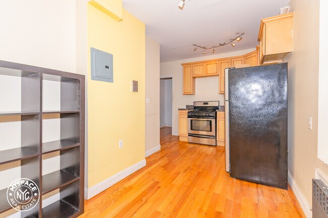 Building Photo - 707 Sterling Pl