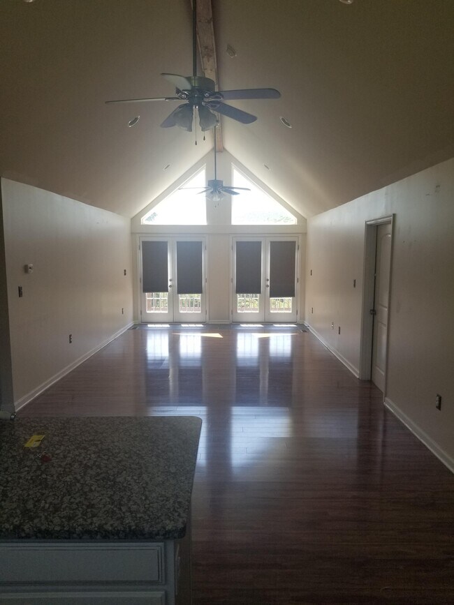 Building Photo - 205 King David Dr