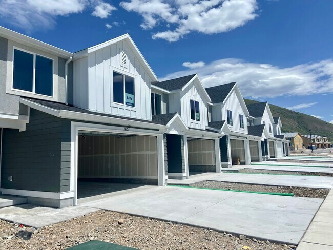 Building Photo - 1605 South Windy Ridge Drive