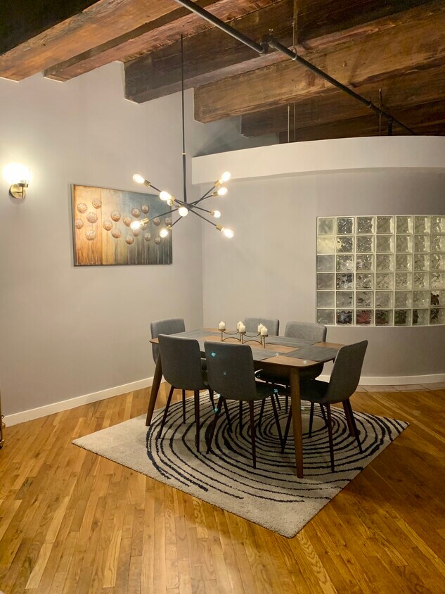 Foto principal - 732 S Financial Pl