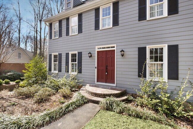 Building Photo - East cobb home! Great schools! Come check ...