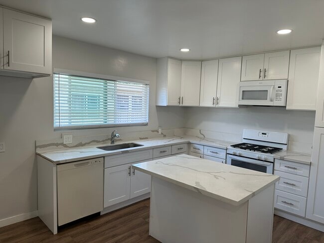 Building Photo - 25120 Frampton Ave