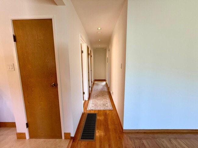 Foto del edificio - THREE BED / TWO BATH SINGLE LEVEL TERRA LINDA HOME WITH FAMILY ROOM AND A/C