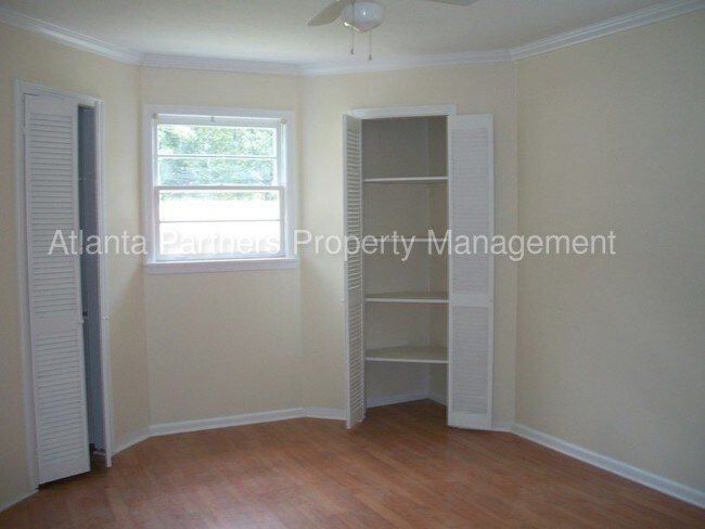 Foto del edificio - 1002 Level Creek Rd