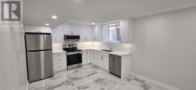 Photo du bâtiment - 15163 Danby Rd