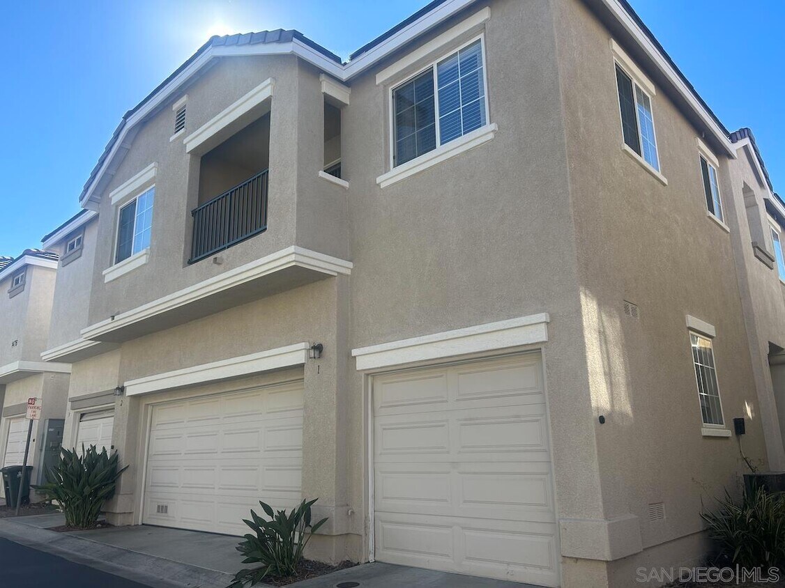 Primary Photo - 1476 Levant Ln