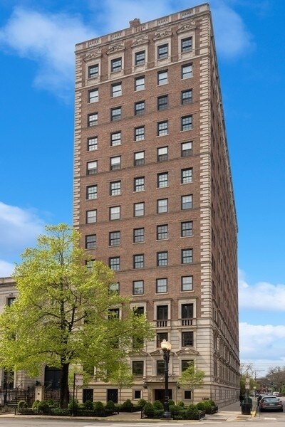 Foto principal - 1366 N Dearborn St