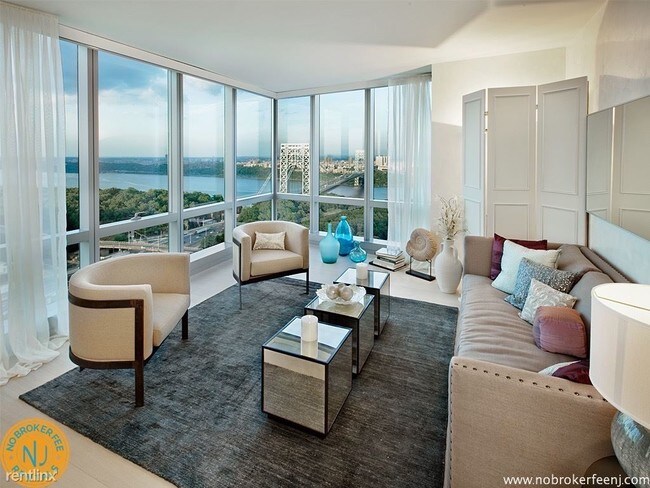 Building Photo - 110 Main St