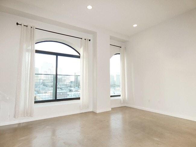 Building Photo - 507 Sabine St