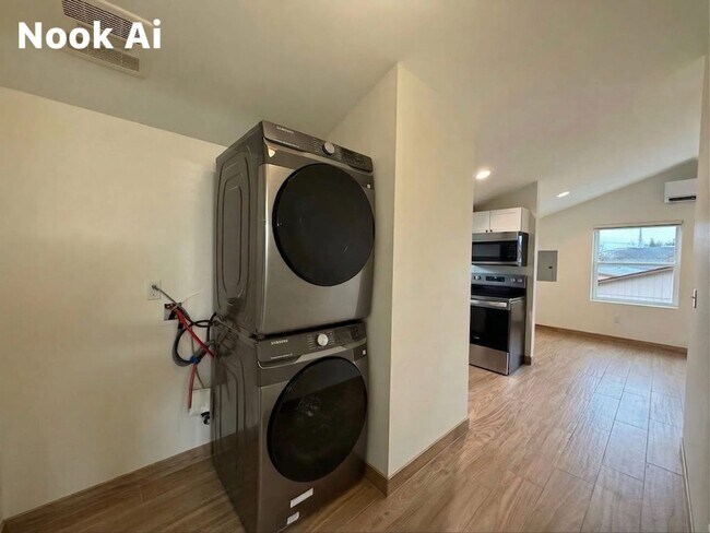 Building Photo - WG1491* - B