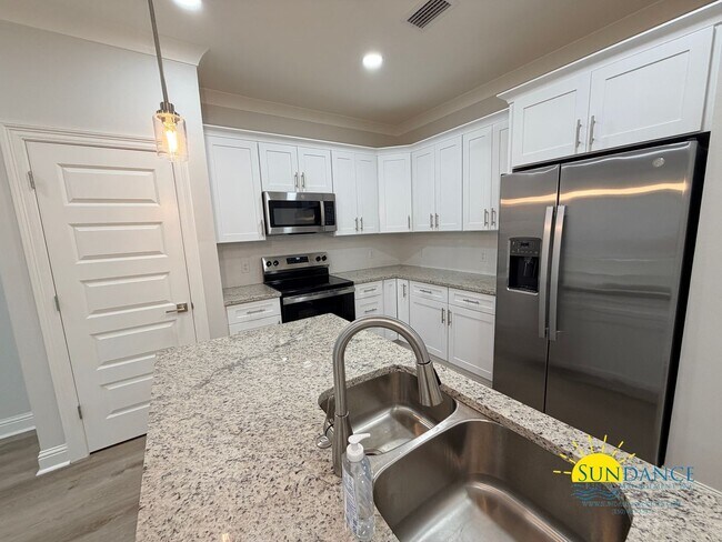 Building Photo - Brand-New 3 Bedroom Townhome in Fort Walton Beach!