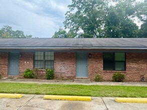 Building Photo - 1311 Plum Cir