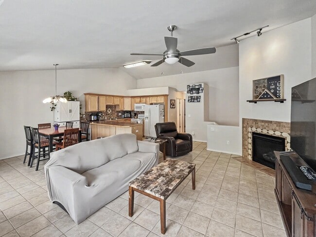 Building Photo - 5702 Sapphire Loop